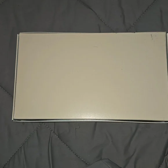 Coach Cream Box with Iconic Logo - Picture 5 of 5